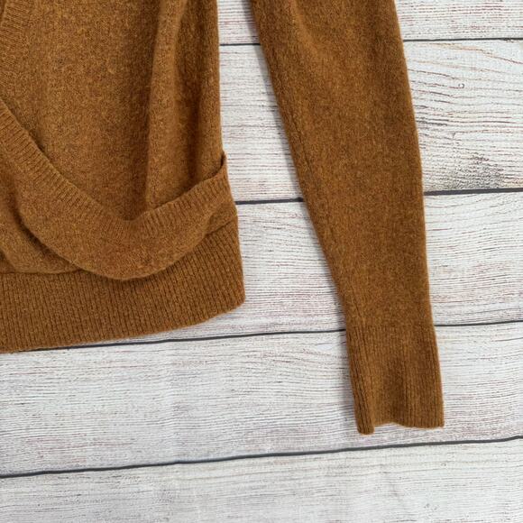 Madewell Wrap-Front Pullover Sweater in Coziest Yarn Womens Medium Hthr Harvest - Picture 4 of 9